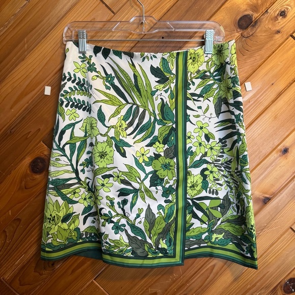 J. Crew Silk Skirt with Green and White Floral Design Size 6 - Picture 1 of 4